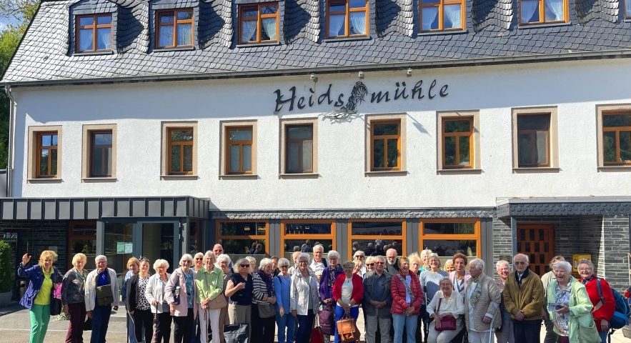 Gruppenfoto vor der Heidsmühle