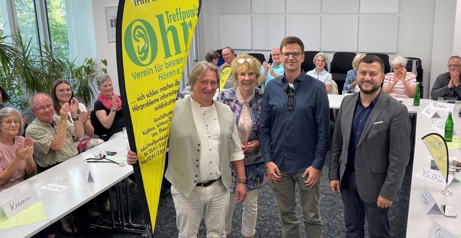 Austausch, Information und Gemeinschaft bei der Treffpunkt Ohr CI-Gruppe im September mit Prof. Dr. Meyer (v.l.n.r.: Stefan Saul, Hörakustikmeister und Hörimplantat-Spezialist, Brigitte Hilgert-Becker, 1. Vorsitzende und Mitglied der Geschäftsführung BECKER Hörakustik, Prof. Dr. Moritz Meyer, neuer Leiter der HNO-Abteilung des Katholischen Klinikum Koblenz-Montabaur, Slawa Gorelik, Hörimplantat-Spezialist.)