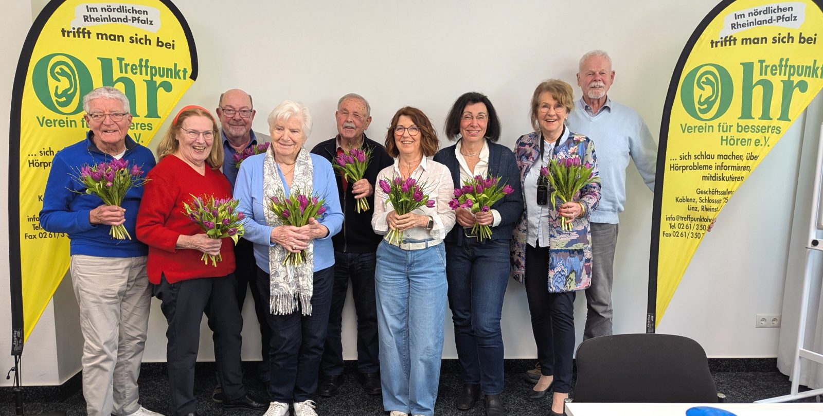 Blumenübergabe an den Vorstand nach erfolgreicher Entlastung: Die Mitglieder bedanken sich für das engagierte Wirken der Verantwortlichen im Treffpunkt Ohr.